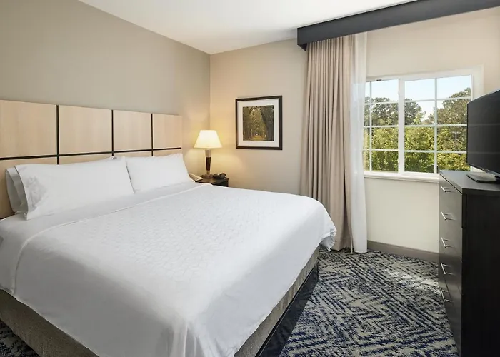 Candlewood Charleston-northwoods By Ihg Hotel North Charleston