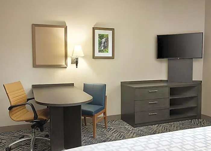Candlewood Charleston-northwoods By Ihg Hotel