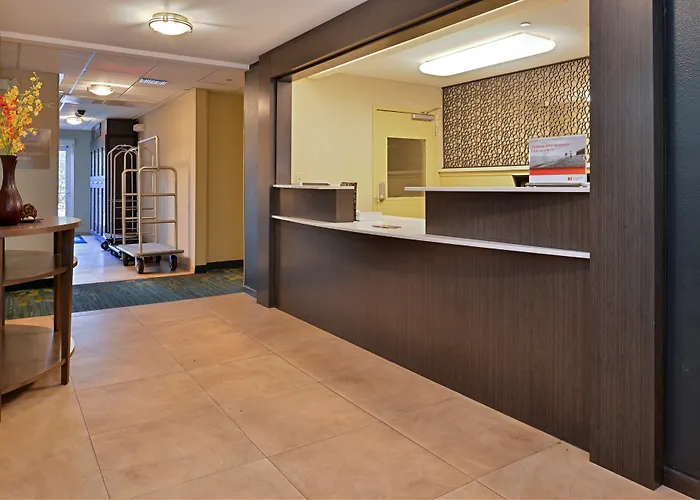 Hotel Candlewood Charleston-northwoods By Ihg
